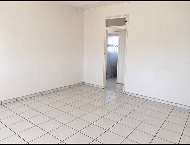 2 BEDROOM FLAT FOR SALE IN THREE RIVERS